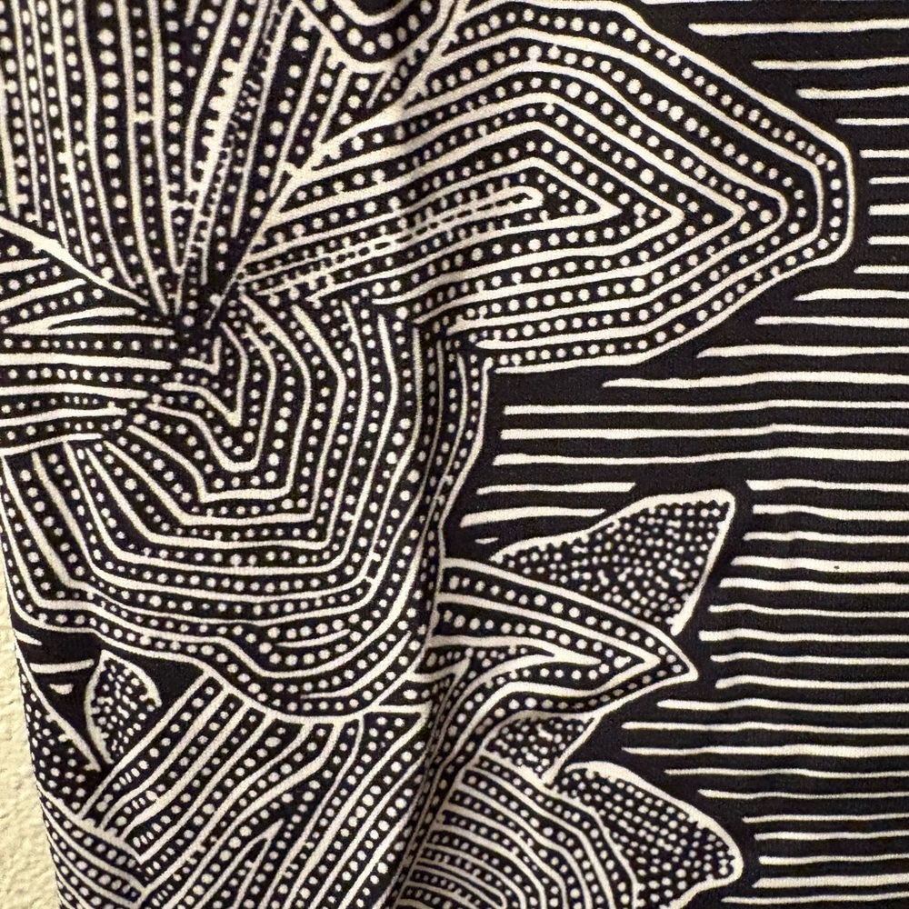 lululemon athletica size 6 black and white Abstract  Leggings - Picture 7 of 10